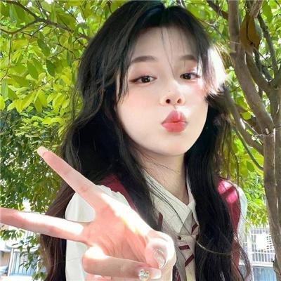 报告王爷，王妃是只猫